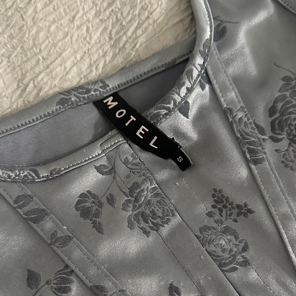 Motel Rocks Metallic Blue Floral Crop Top - Picture 2 of 3